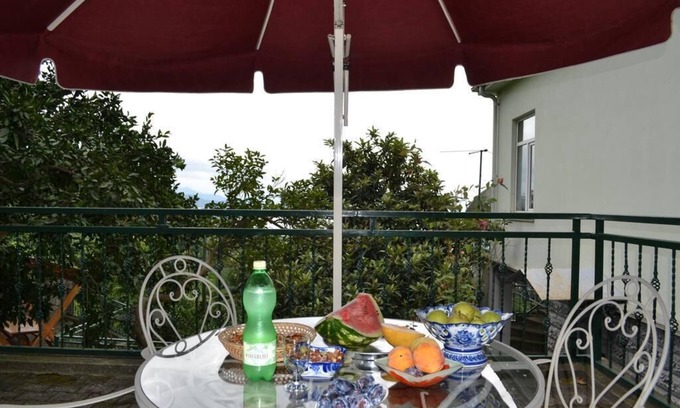 Mtsvane Kontskhi House | The house is located by the botanical garden, with access to the Cape Capebeach.