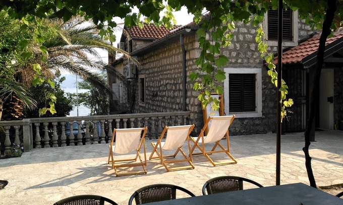 Orahovac House | The house with a large garden, only 30 m from the beach