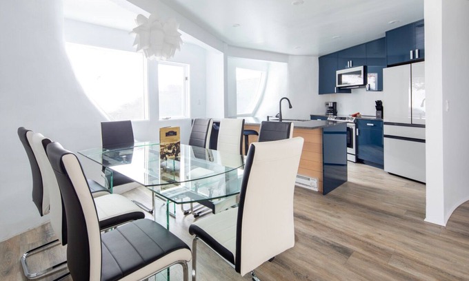 Intermountain Condo | THE ICONIC Vail Ski Dome with Amazing Views, New remodel. Free Parking at Vail