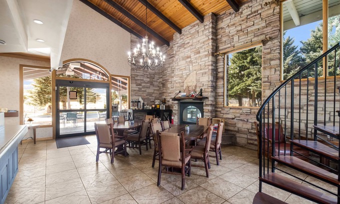 Gunnison Hotel | The Inn at Tomichi Village