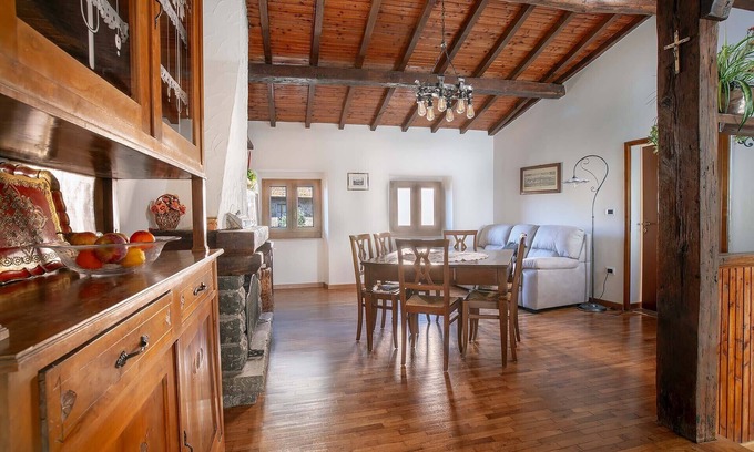 Pieve Fosciana Apartment | The Abode of the Abraham-The Band