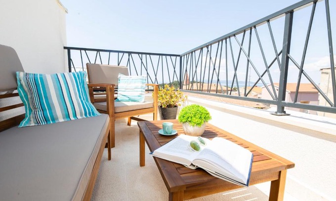 Vrpolje Apartment | The Jazz Makarska Apartment, Old town located,free parking