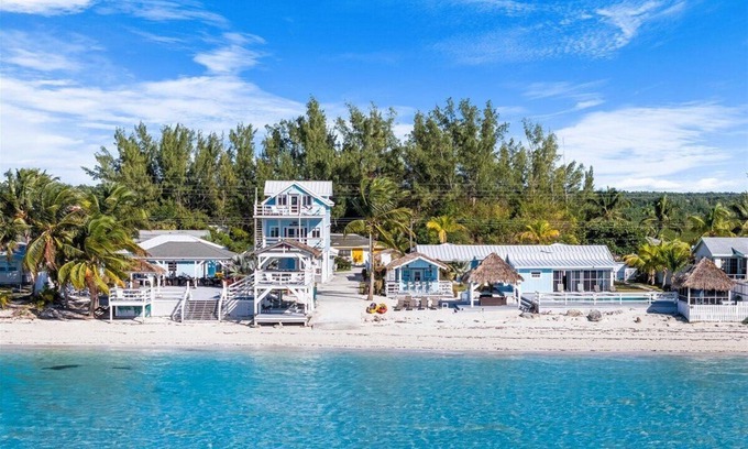 Bahama Palm Shores House | The Jolly Roger: 2-bedroom beachfront home-sleeps 6-Casuarina Point w/pool