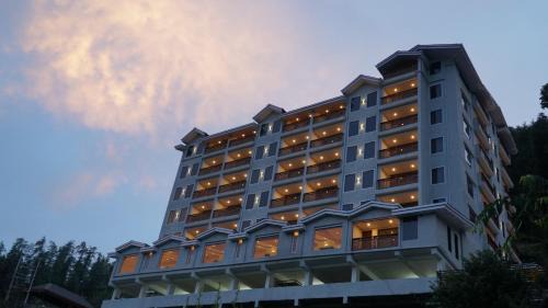 Mundaghat Hotel | The Jungle Mountain Retreat