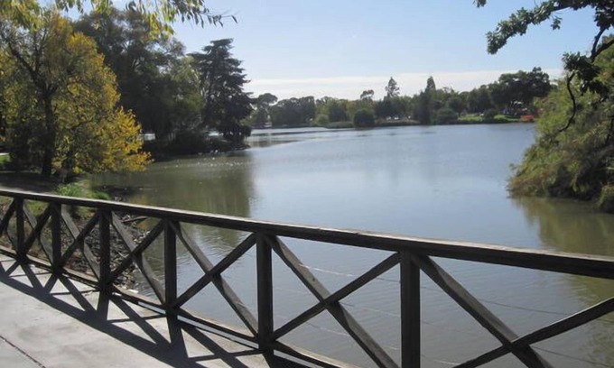 Bendigo House | The Lake House - Wifi- no add on costs