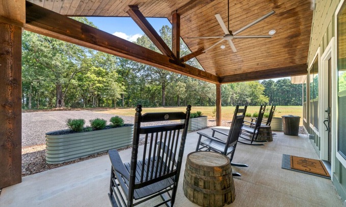 Russellville House | The Lakeside Bungalow, New Build on shores of Delaware Bay!