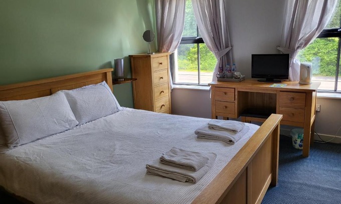 Glynneath Hotel | The Lamb and Flag