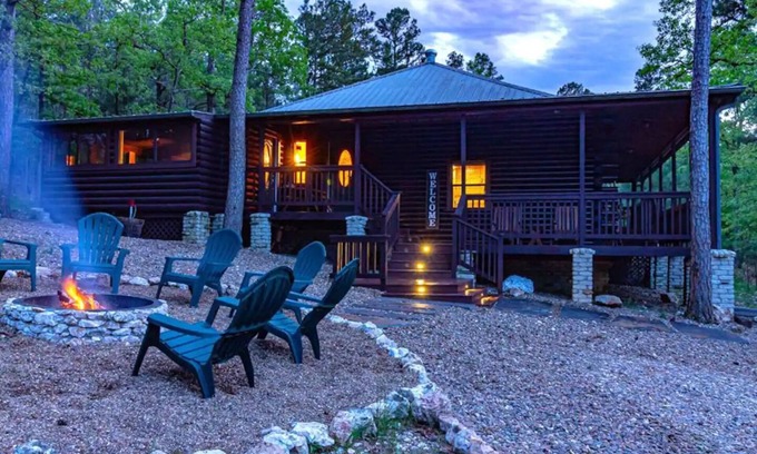 Broken Bow Cabin | The Lazy Bear Cabin at Hochatown