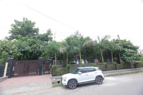 IMT Manesar Apartment | The Leela's Farm