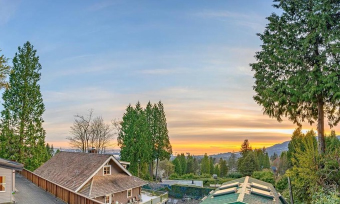 Upper Lonsdale Apartment | The Lions Self Contained Suite, Shared Pool, Hot Tub, Views