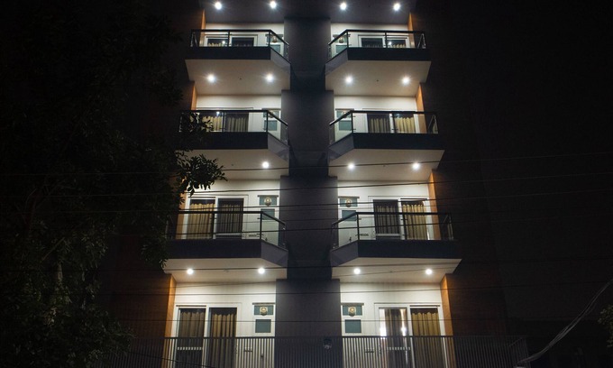 DLF City Apartment | The Lodgers 1 BHK Serviced Apartment