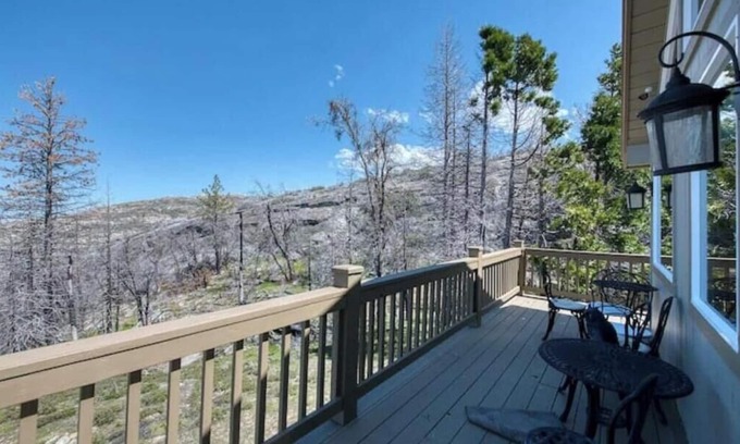 Shaver Lake Cabin | The Lovers' Lookout La Casita