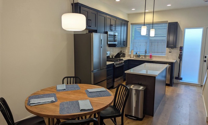 Johns Landing Condo | The LuLu Belle - Charming and Modern 2BR, 2.5B Condo John's Landing, Portland