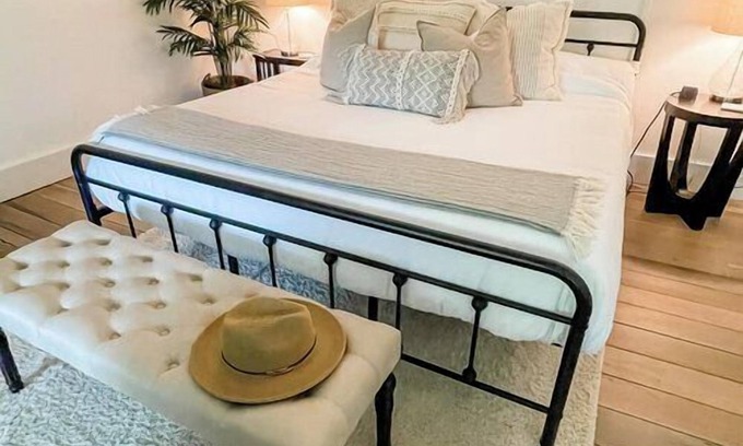 Fayetteville Bed & Breakfast | The Magnolia Room , 1840 Farmhouse Near Jack Daniels - The Hopestead B&B