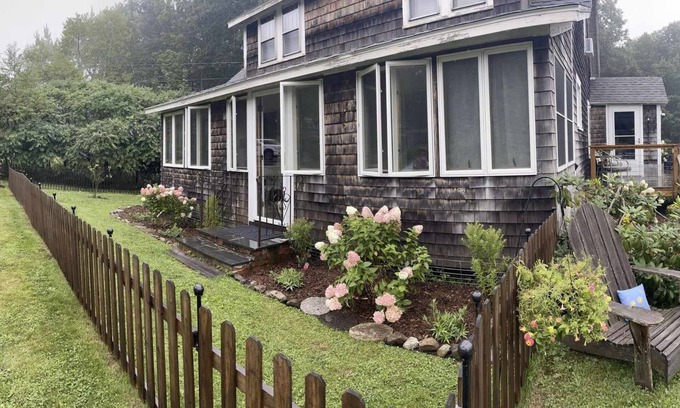 Blue Hill House | The Maine Idea - Close to the village, 4 bedroom, 2 bath, A/C, 45 min to Acadia