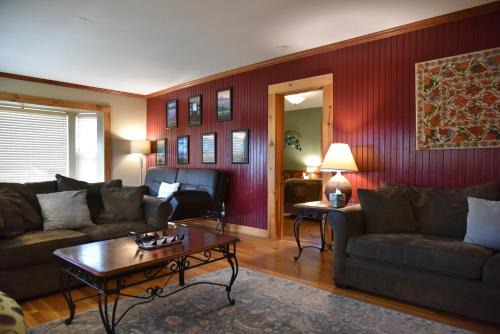 McCloud House | The McCloud Vacation Home on Mt Shasta, Sleeps 13
