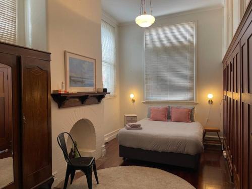 Merredin Apartment | The Merredin Treasury, Art Deco heritage 2 bedroom suite in Merredin CBD