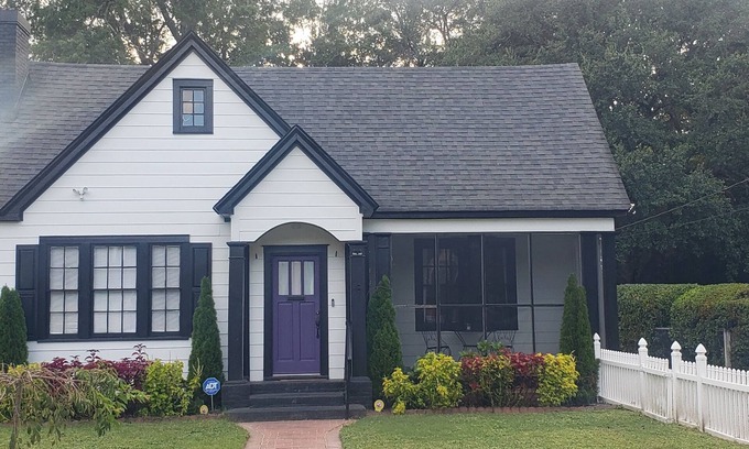Sumter House | The Moise Manor, a 1934 Bungalow, centrally located in the heart of Sumter.