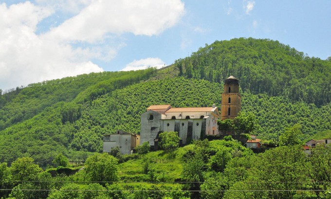 Pucara House | The moon and the Fox - Life in the countryside, trekking, the blue sea.