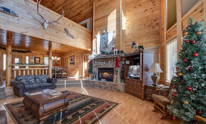 Gatlinburg - Pigeon Forge Cabin | The Moose is Loose - Game Room, Hot Tub and Mountain Views
