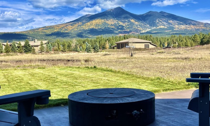 Fort Valley House | The Mustard Seed-Conveniently located w/gorgeous views @ the base of Snowbowl!