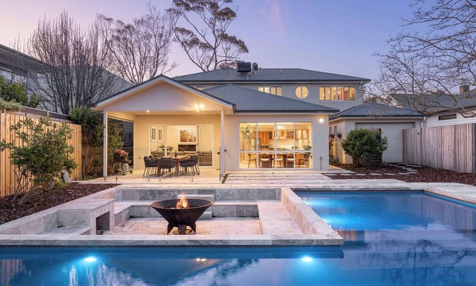 McCrae House | The Nepean | 100m to Beach, Pool & Fire Pit