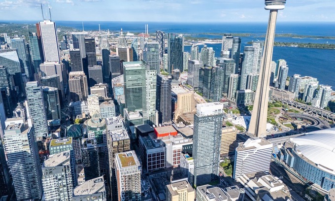 Toronto Entertainment District Apartment | The Noho Signature Collection