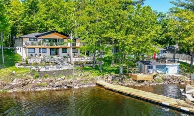 Centre Hastings RV Rental | The North Shore - FREE in House Arcade