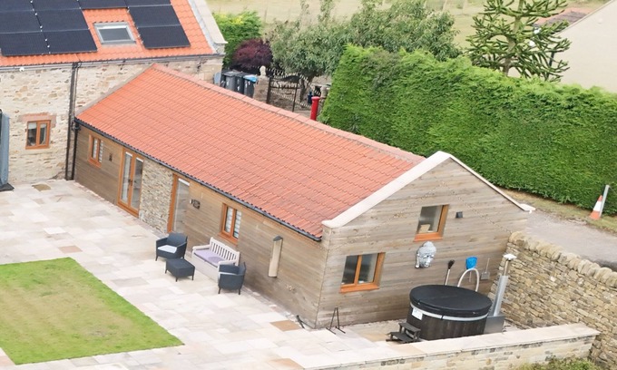 Crook House | The Oak, Country Home, Sleeps 4 with Hot Tub