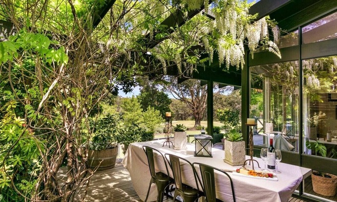 Red Hill South House | The Oaks Stunning Red Hill Country and Coastal Home 15 Acres, Wineries, Beaches