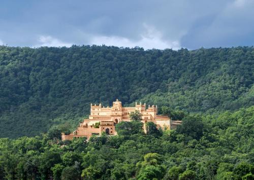 Chhatarpur Resort | The Oberoi Rajgarh Palace