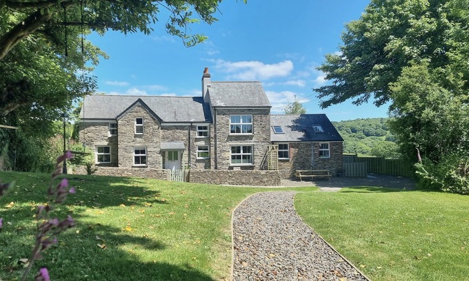 Saint Breward Cottage | The Old Farmhouse welcomes guests looking for a luxurious, and laid-back escape!