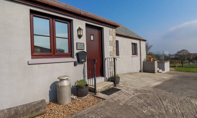 Par Cottage | THE OLD MILKING PARLOUR, family friendly, with a garden in Par