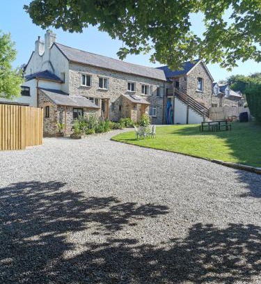 Jacobstow House | THE OLD RECTORY ROSE COTTAGE in Jacobstow 10 mins to Widemouth bay and Crackington Haven,Nearby Bude,Tintagel,Port Issac,Clovelly,PARKING FOR LARGE AND MULTIPLE VEHICLES