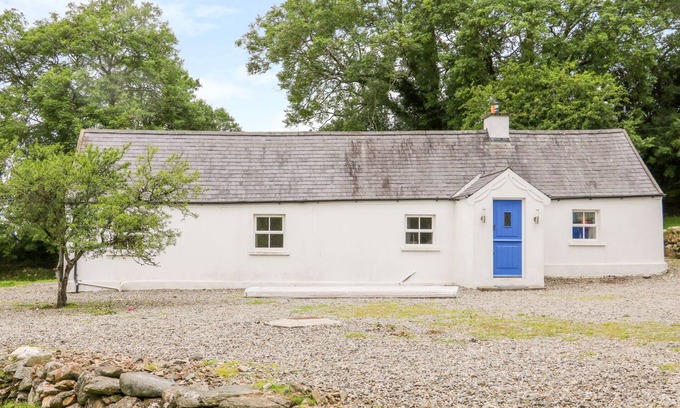 Shillelagh Cottage | THE OLD WHITE COTTAGE, pet friendly in Shillelagh, County Wicklow