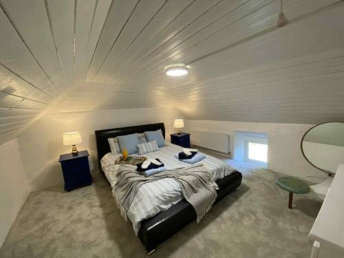 Blackwater House | The Olde Farmhouse