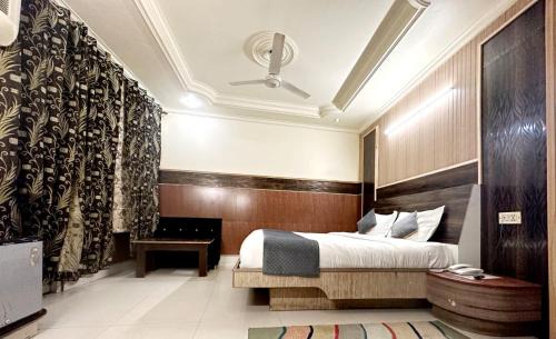 Katra Hotel | The Om Hari Residency