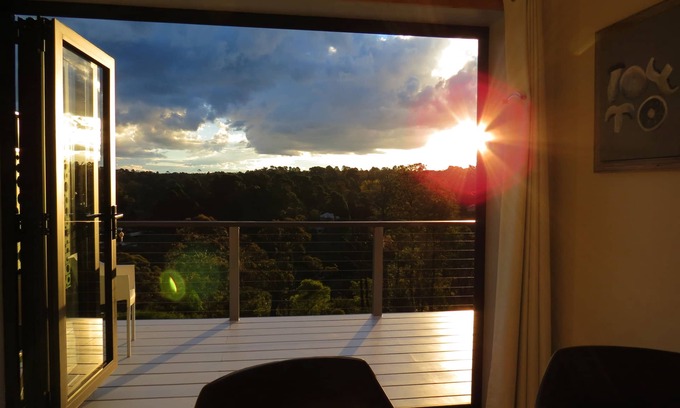 Wentworth Falls Apartment | The Origami Apartment. Spacious, private, local views.close to town