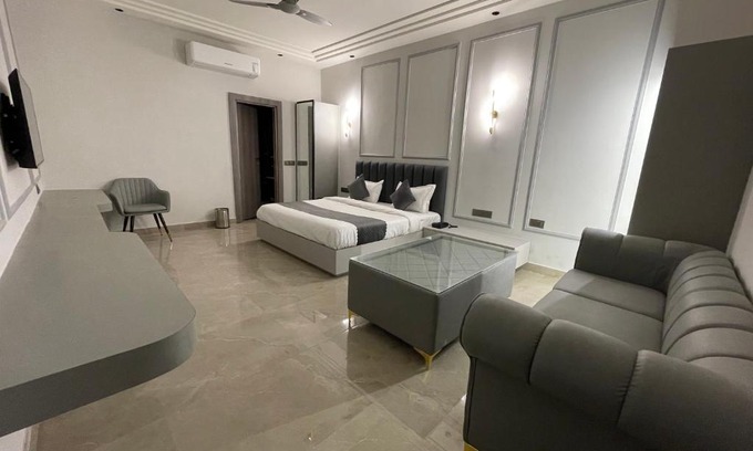 Karnal Hotel | THE ORIN