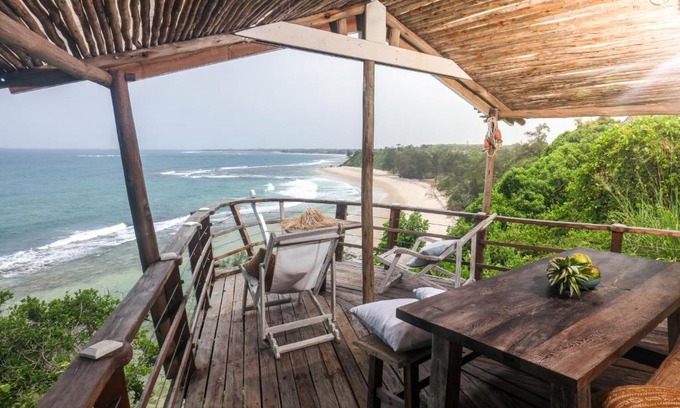 Kigamboni Resort | The Overhang