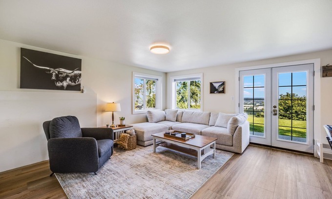 SeaTac House | The Overlook-Mt. Rainier View - near Seattle.