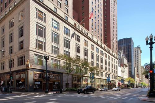 The Loop Hotel | The Palmer House Hilton