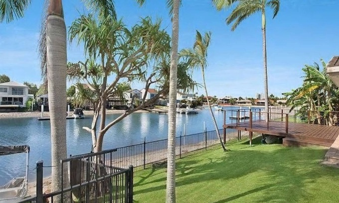 Mountain Creek House | The Palms Mooloolaba Water front home