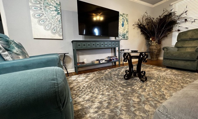 Medical Center District House | The Peacock House for animal lovers. Prime location! Near main attractions.