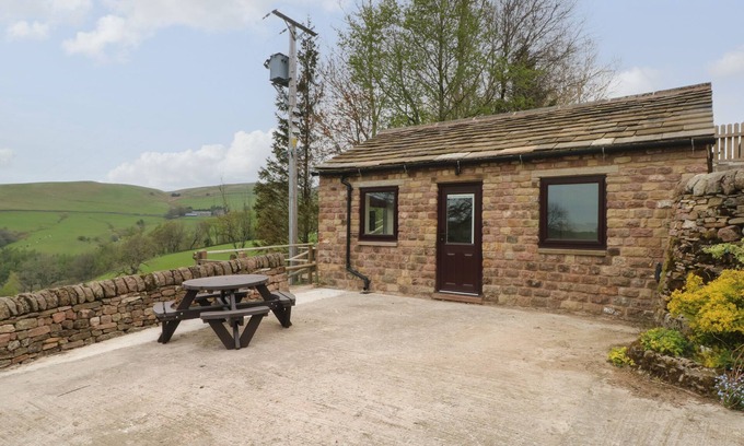 Allgreave Cottage | THE PIGGERY, romantic, with a garden in Sutton Near Macclesfield