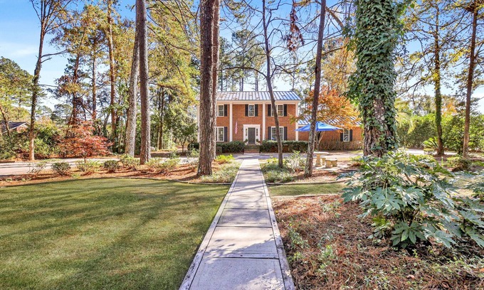 Evans House | THE PINE CONE- Hot Tub | Game Room | Huge Backyard