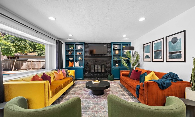 Oak Ridge North House | The Pines | Sleeps 12 | Family | BBQ & Movie Night