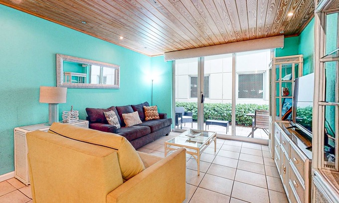 Hollywood South Central Beach Condo | The Pink Orchid #1D | Condo in Hollywood with a beachfront pool