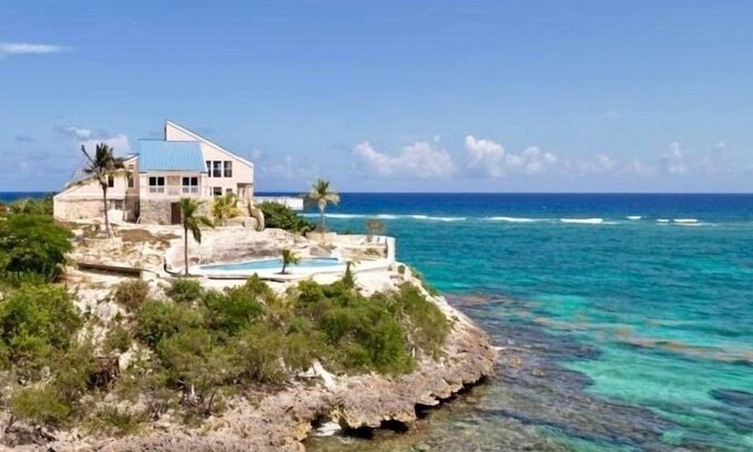 Port Howe House | The Point House Luxury 5 bedroom Oceanfront Villa with Cliffside Pool, Kayaks