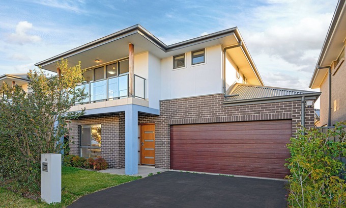 The Ponds House | The Pond sweet 4 br home by Coles with garage&WiFi